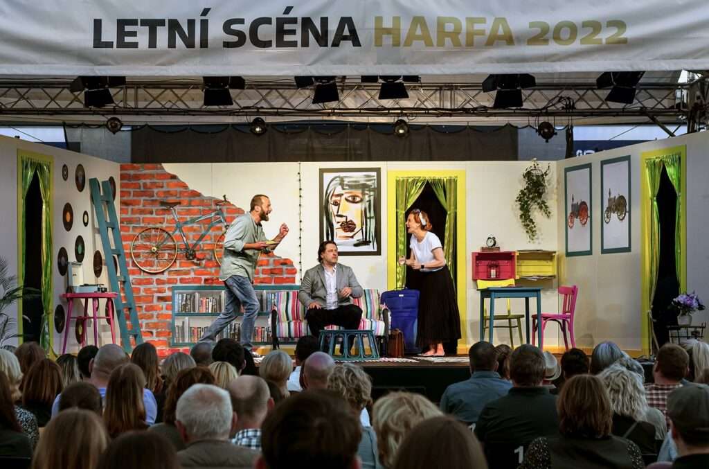 Letní divadelní scéna Harfa