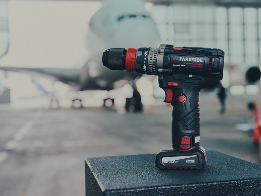 Aku vrtačka vs. Airbus, šroubovák