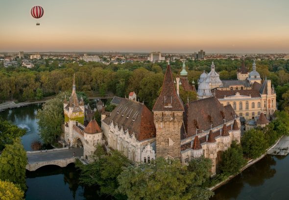 Budapešť, cestování, Tour de Hongrie, Velká cena Maďarska 2025, Czirkakerámia, Etnologické muzeum, Dům hudby, Muzeum výtvarného umění
