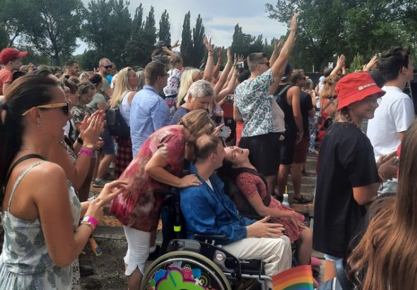 Colours, bezbariérový přístup, znaková řeč, vozíčkáři, hudba, kultura, životní styl