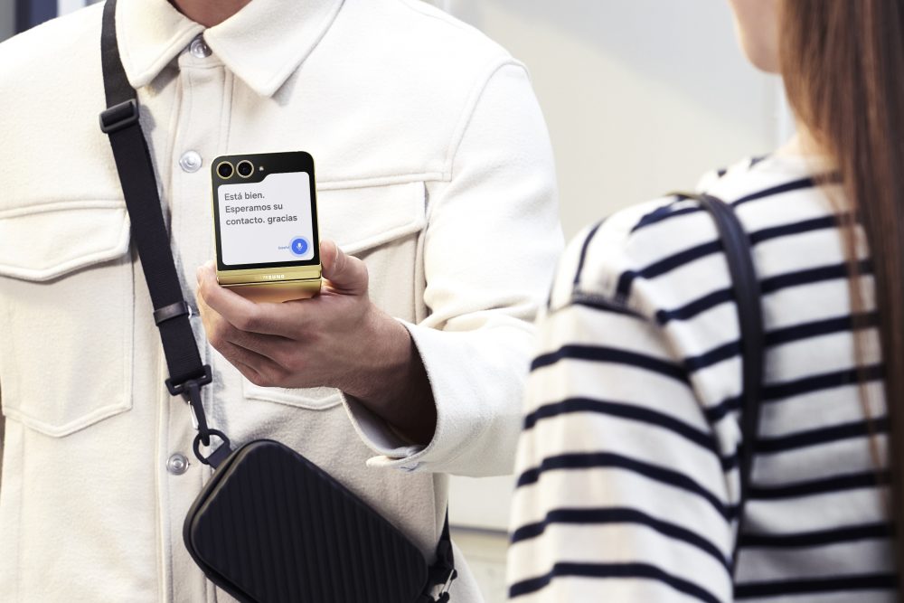 Samsung, Návrat véčkových telefonů