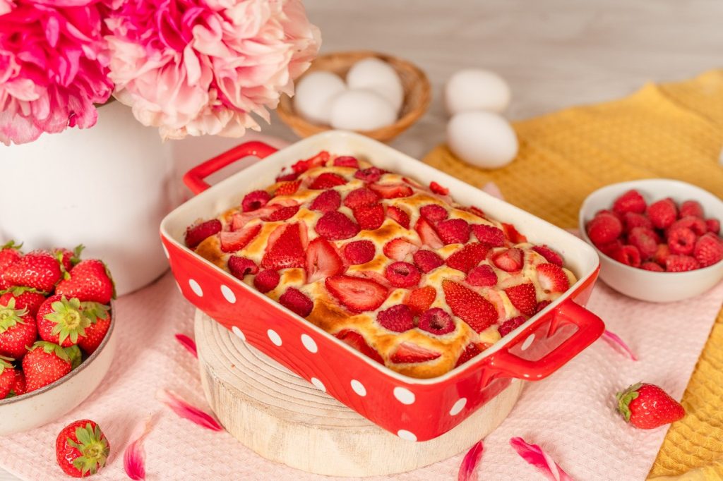 nadýchaný koláč ze sezónního ovoce, babiččina volba