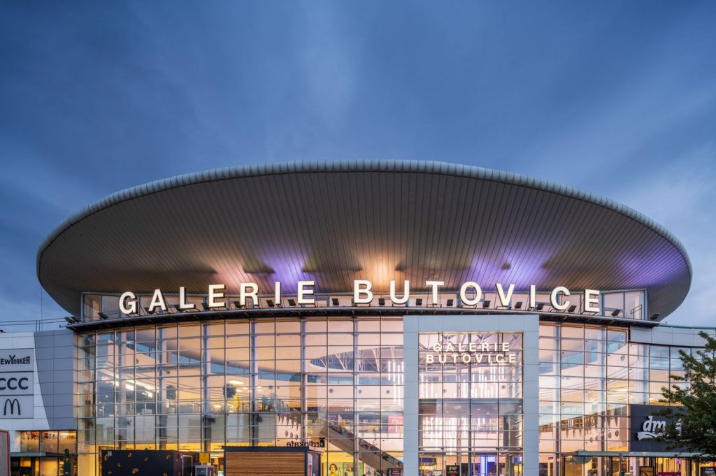 Galerie Butovice, květinářství Floristik Art, salón Beauty and Spa, klinika Dr. Bear Clinic,