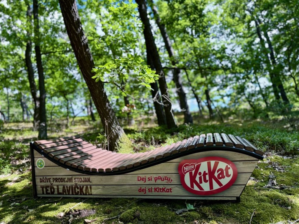 KitKat lavičky, Nestlé