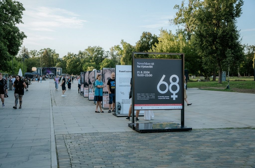 Okupace Československa 1968, Díky, že můžem, Vlny,