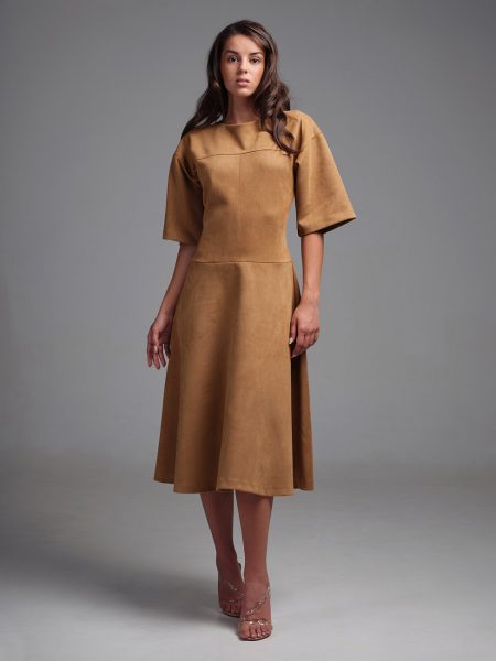 Tauchmanova saty hnede