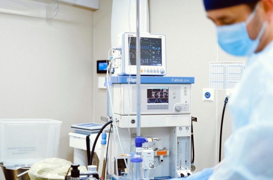 přístroje, systémy, lidské životy, zdravotnictví, výpadek proudu