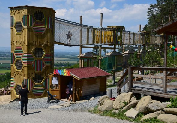 Zoo Olomouc, pád, úraz, Malé děvčátko nespadlo z prolézačky lanového centra.