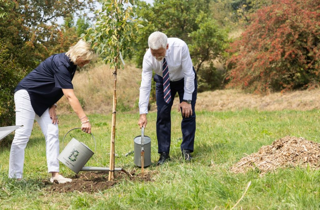 prezident Petr Pavel, Botanická zahrada, Kořeny osobností