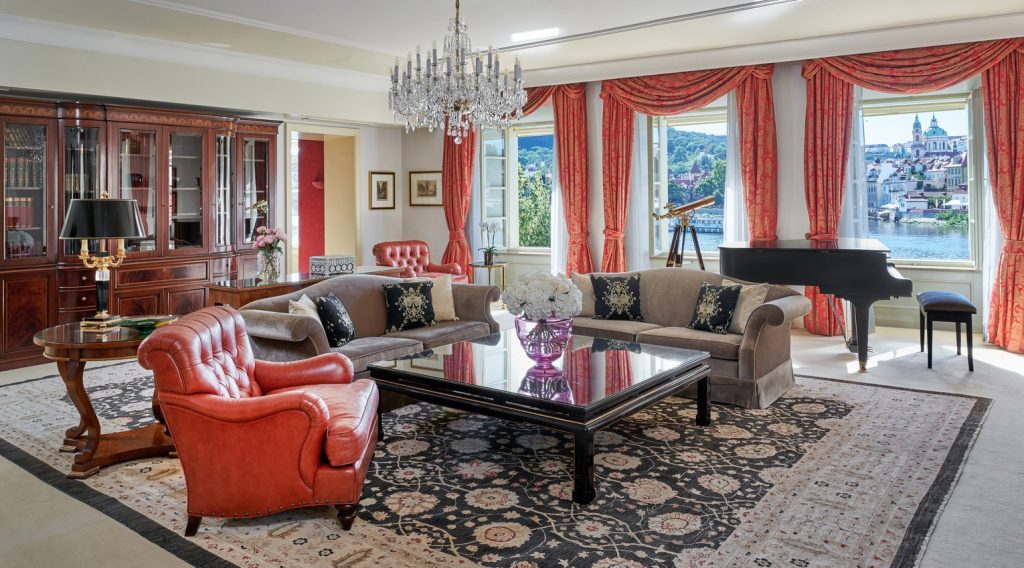 Four Seasons Hotel Prague , Dan Brownem,