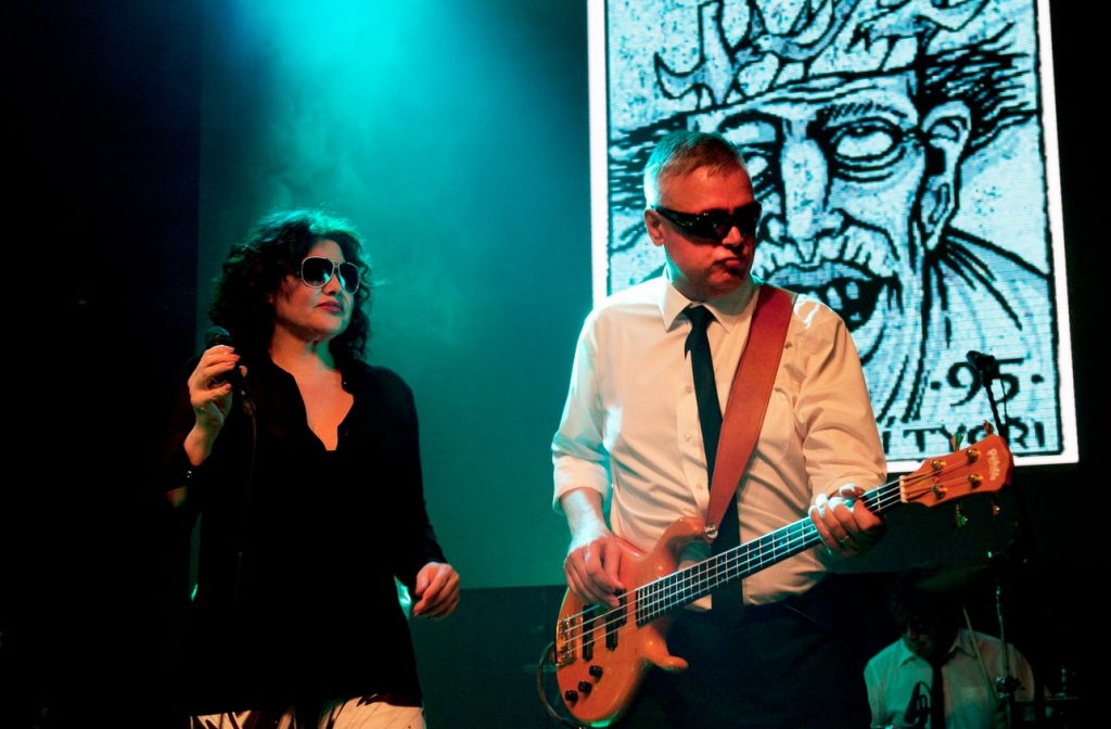 Laura a její tygři , hudba, MOST, Ilona Csáková