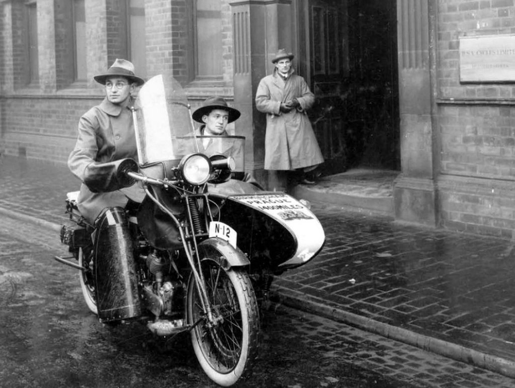 Augustina Šulce, Vladimír Šulc, Londýn, Autoklub republiky Československé,