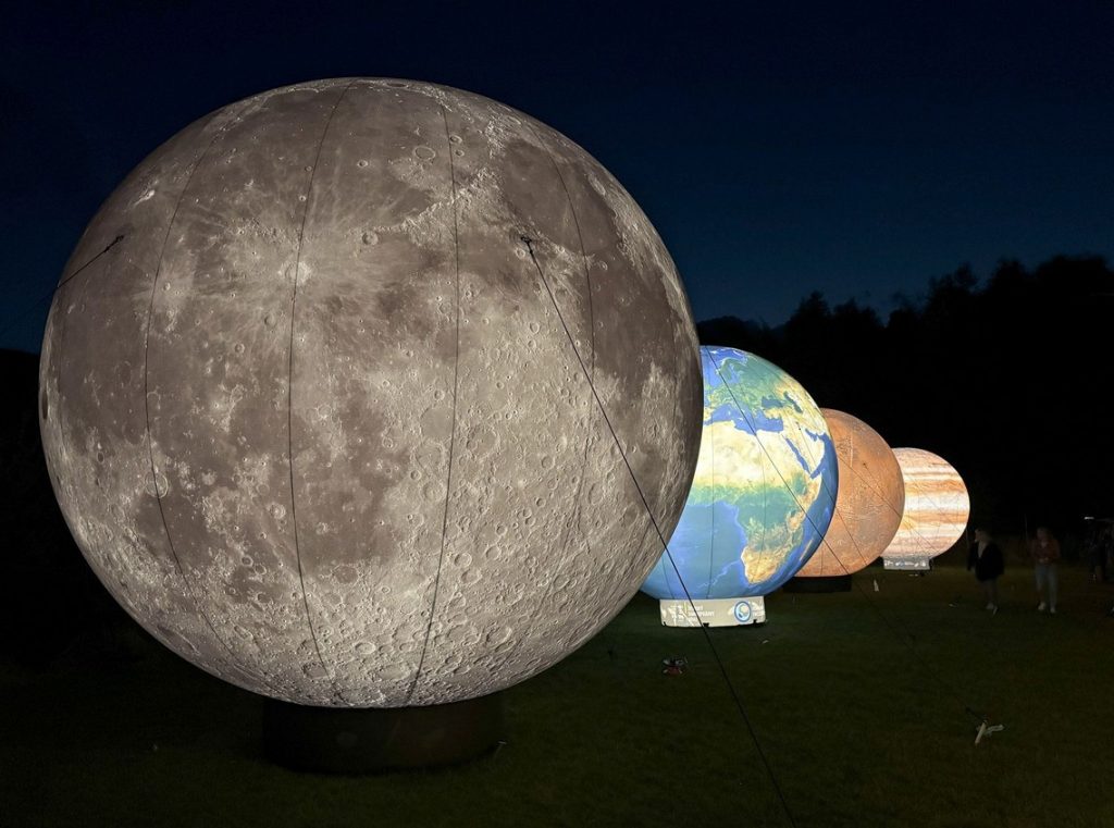 Jaguar Trek, tropická hala, Zátoka rejnoků, pavilon žiraf, pavilon tapírů, japonská zahrada, Zoo Zlín