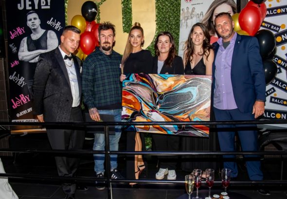 Zpěvák Jey By, muzikant, kultura, videoklip, Vteřina