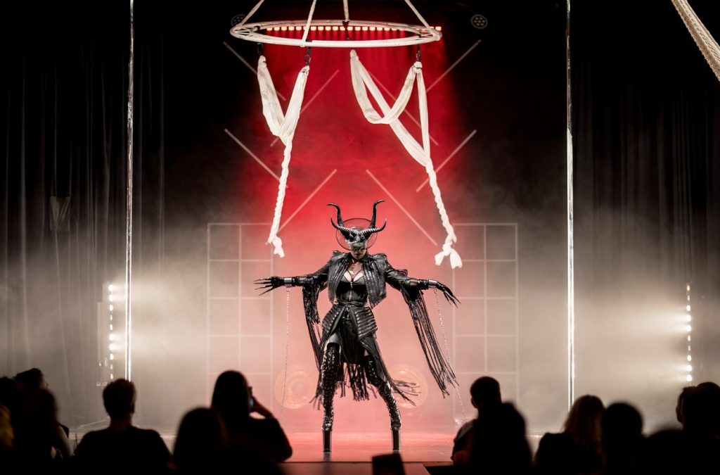 Blue Secret show, Kulturní tip, Premiéra , Royal Theatre & Club Chic