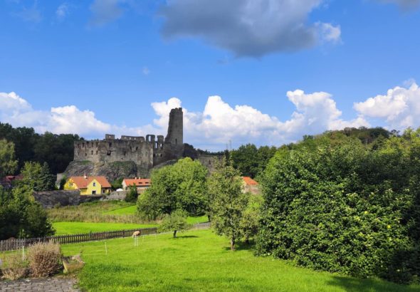 tip na výlet Okoř, hrad Okoř, výlet z Prahy, kam na výlet Střední Čechy, zřícenina Okoř, výlet na hrad, tip na víkend