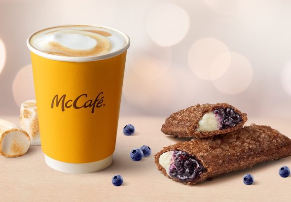 McDonald's, zima, Toasted Marsmallow Latte, Sladké novinky,, Horká taštička s borůvkovo-krémovou náplní,