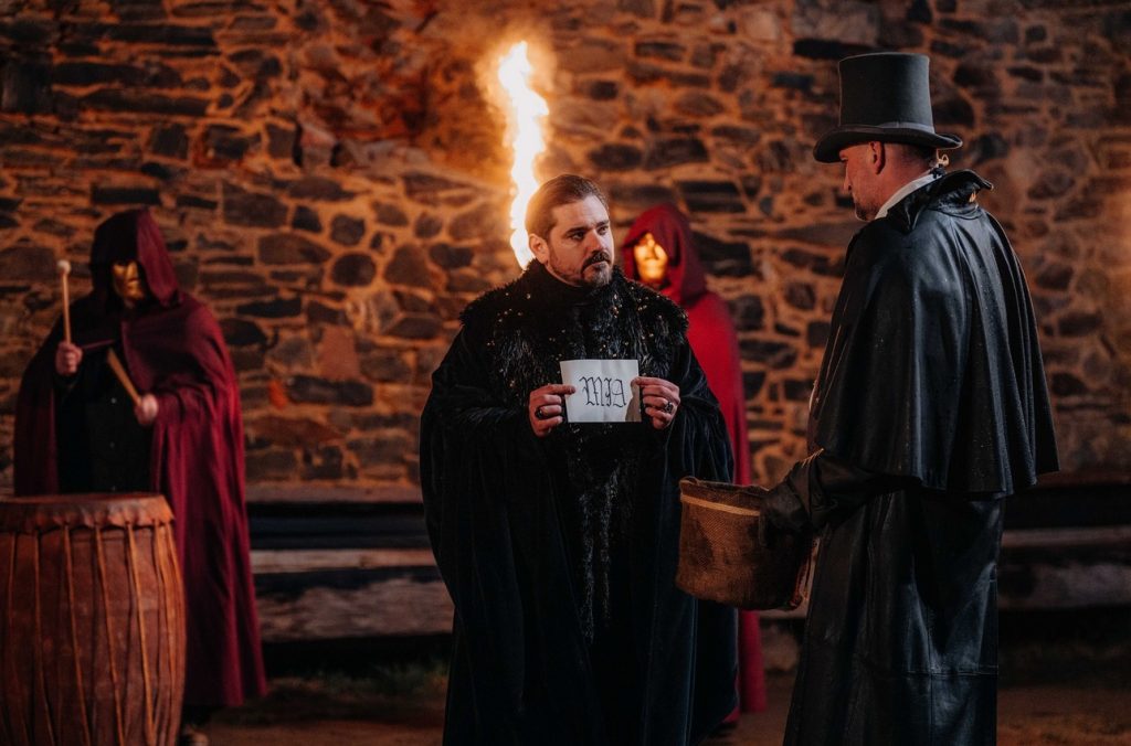 Mordor , Zrádci, Prima