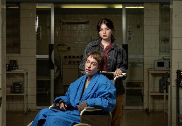 Máma, Česká televize, Jiří Strach