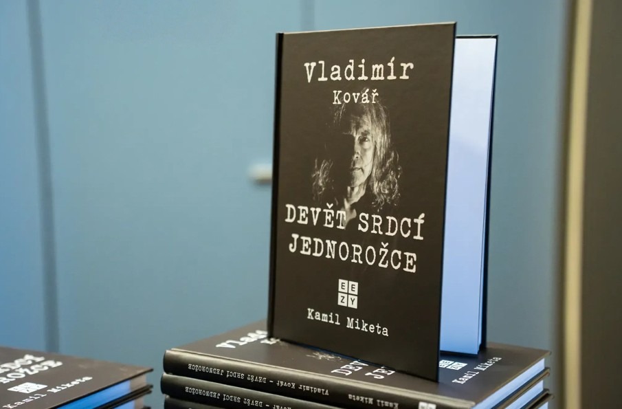 Devět srdcí jednorožce, kniha, zpověď, kultura, Zpověď miliardáře Kováře