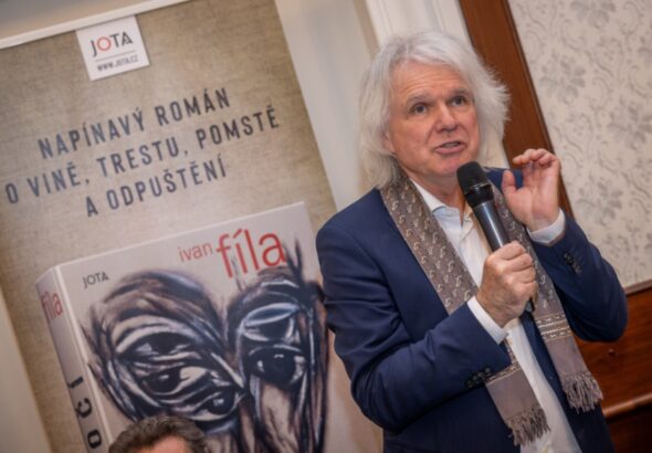 křest , román, kniha, kultura, Ivan Fíla, Tisíc očí