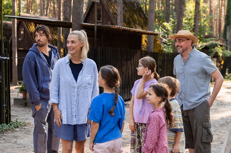 Nečekané léto , film, kino, Linda Rybová, Jiří Vyorálek, Petr Čtvrtníček, Leoš Noha, Zuzana Mauréry, Jaroslav Dušek