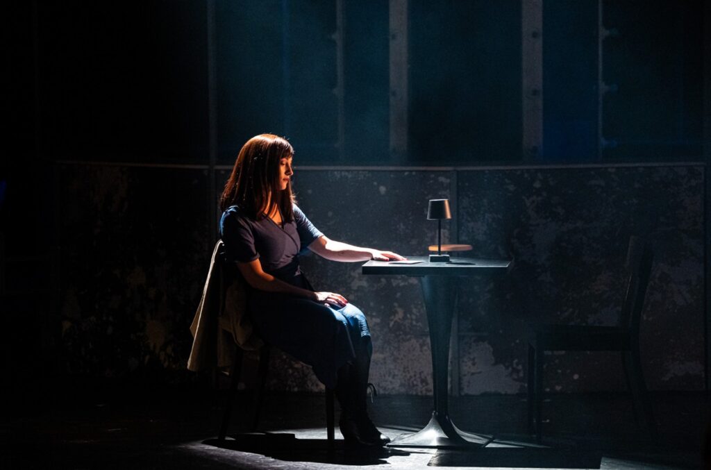 Pět let zpět, divadlo, Divadlo Hybernia, kultura