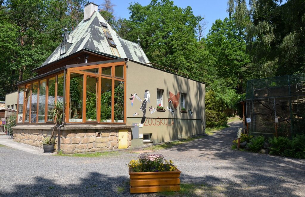Zoo Děčín, Zoo škola,