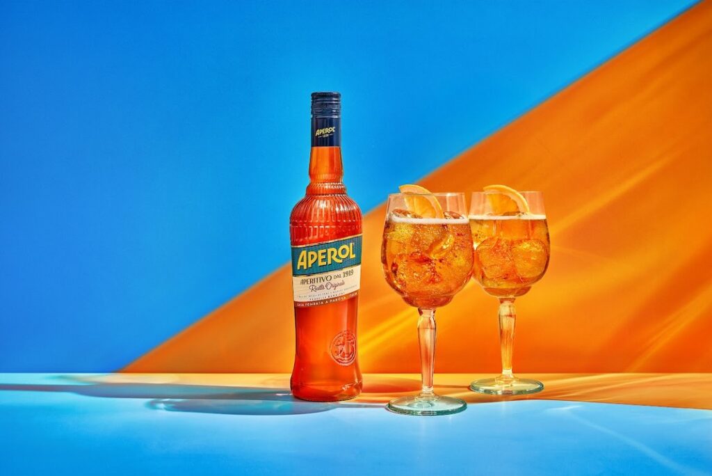 Aperol, svěží design, láhev,