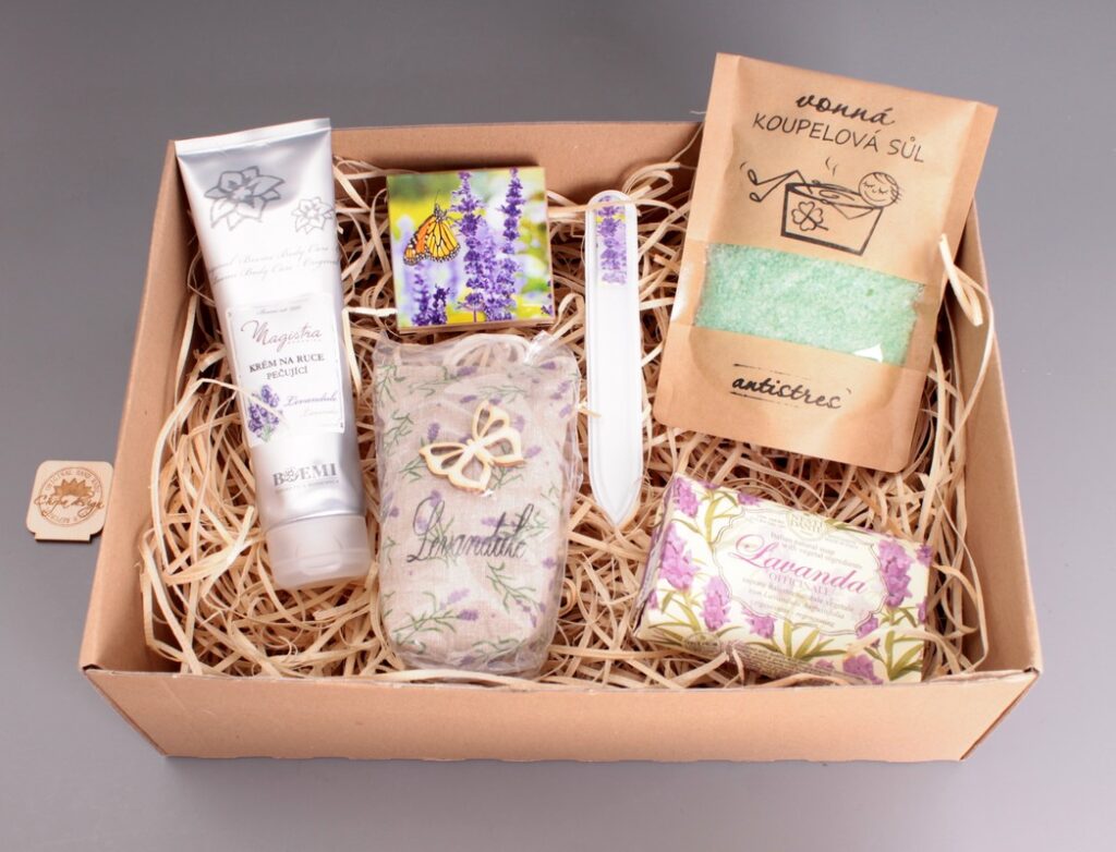 Den matek, Chrpa Krnov , Dárkový balíček – Levandule, Ovocný čaj Andělské snění 