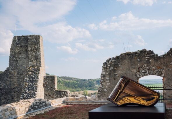Hudba mezi vzduchem a napětím, hrad Beckov, Piano Listening to Itself