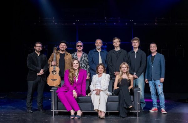 7 pádů Honzy Dědka, JOSEFÍNA PRACHAŘOVÁ, FRANTIŠEK PRACHAŘ, TOM SEAN PŠENIČKA