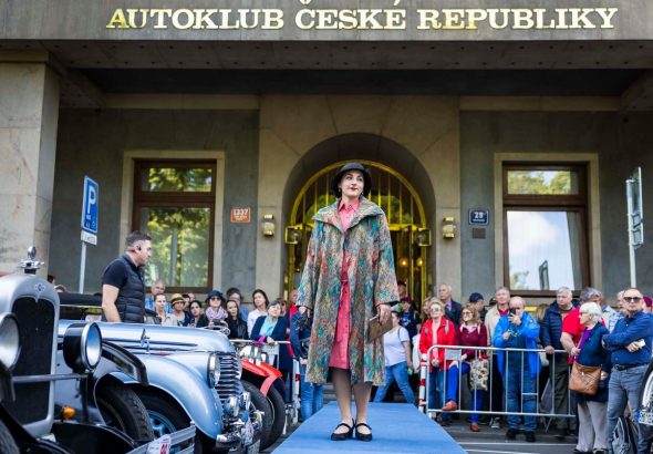 1000 mil československých
