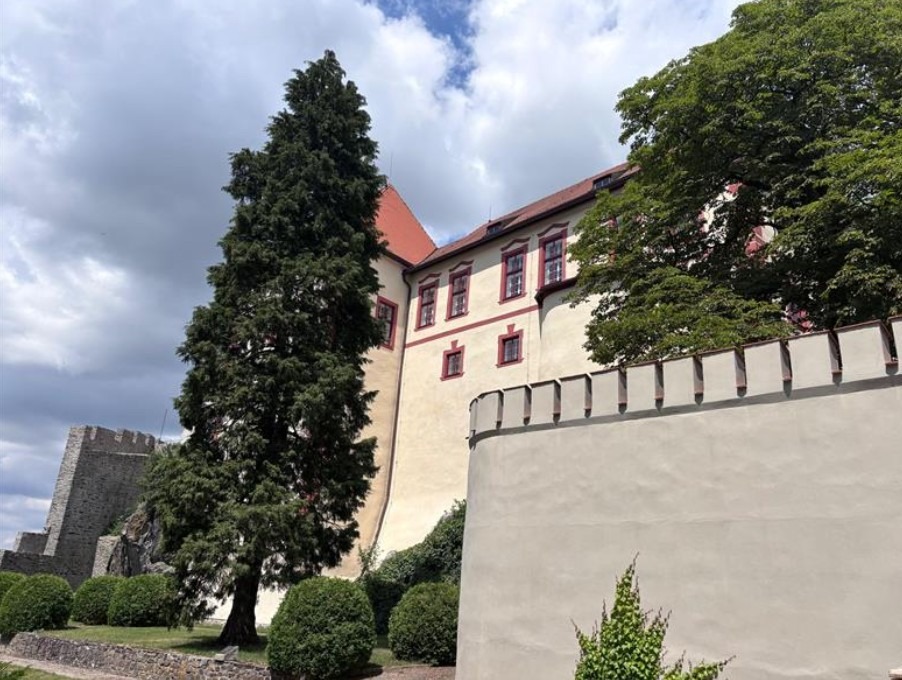 hrad Kámen, cestování, Praga Grand