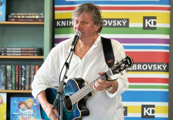 Hložek , Dobročtení, Knihy Dobrovský, kultura