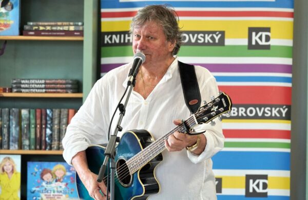 Hložek , Dobročtení, Knihy Dobrovský, kultura